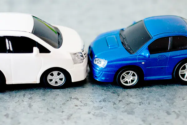 交通事故に遭った時、警察を呼び病院に行くべき理由