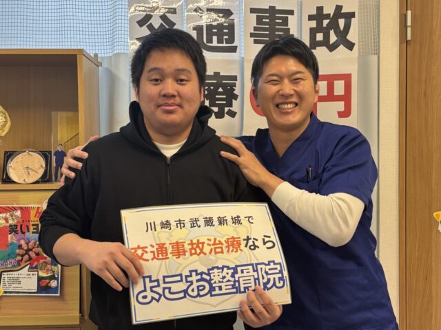 【症例紹介】川崎市中原区｜新聞配達中に車と衝突後のむちうち、腰の痛み、左腕の痛み、左膝の痛みが約3ヶ月で改善した20代男性の施術記録
