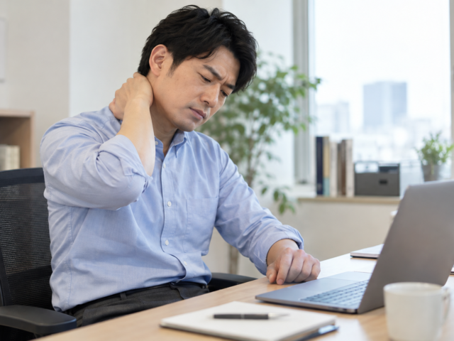 【症例紹介】川崎市中原区|右折レーン走行時に衝突された後のむちうち、腰の痛み、左肩の痛み、左膝の痛みが約3ヶ月で改善した30代男性の施術記録