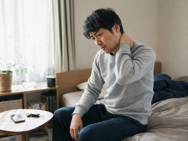 交通事故の翌日・数日後に痛みが出たらどうする？｜受診と保険連絡の流れ