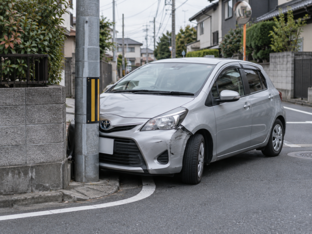 【症例紹介】左折時の自損事故後に首・腰が痛くなった40代女性｜約2ヶ月の経過