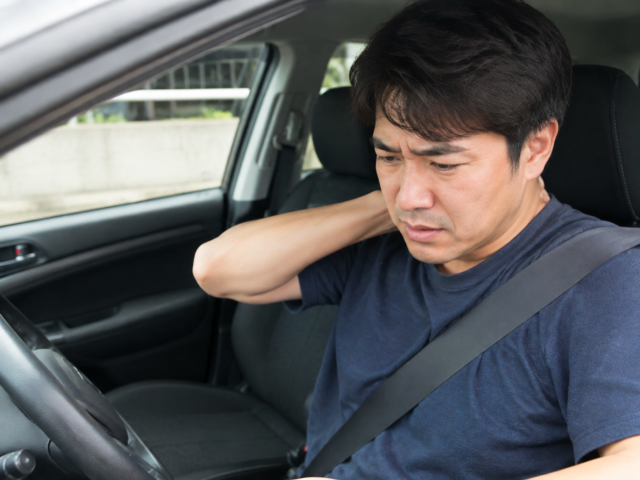人身事故の加害者でも体が痛いときは受診できる?|使える保険と通院の流れ